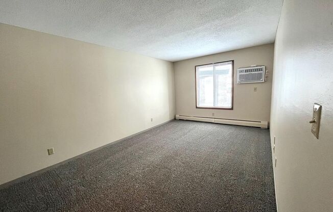 2 beds, 1 bath, 925 sqft, $1,550, Unit 1611113r