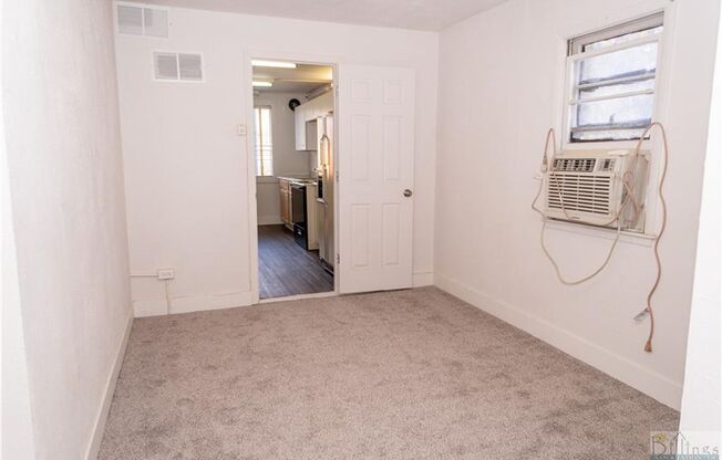 1 bed, 1 bath, $850, Unit 3838 State Ave - D