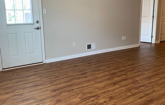 1 bed, 1 bath, 822 sqft, $775, Unit E10