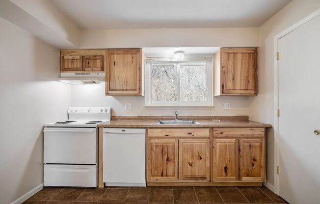 2 beds, 1 bath, 700 sqft, $945, Unit 9002