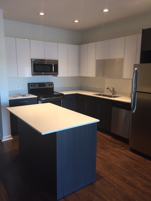 2 beds, 2 baths, 1,025 sqft, $1,990, Unit 412