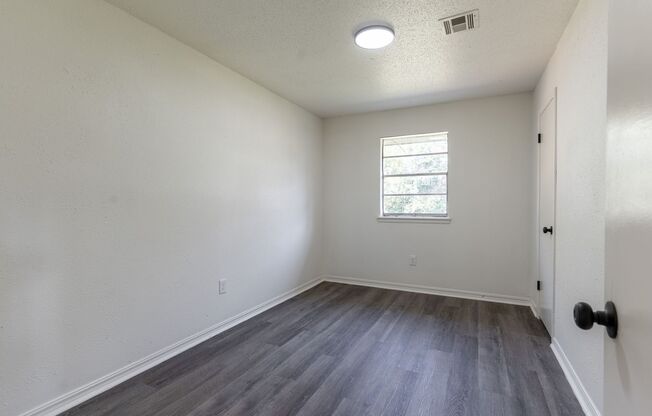 4 beds, 1 bath, $1,450