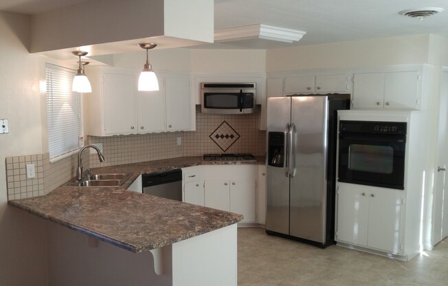 3 Bedroom Home for Rent in South Redding CA | Fenced Yard, Garage & Central HVAC