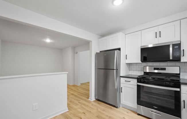 MOVE IN READY! FULLY RENOVATED 2-BEDROOM IN CRAFTON! LEASING SPECIAL AVAILABLE!