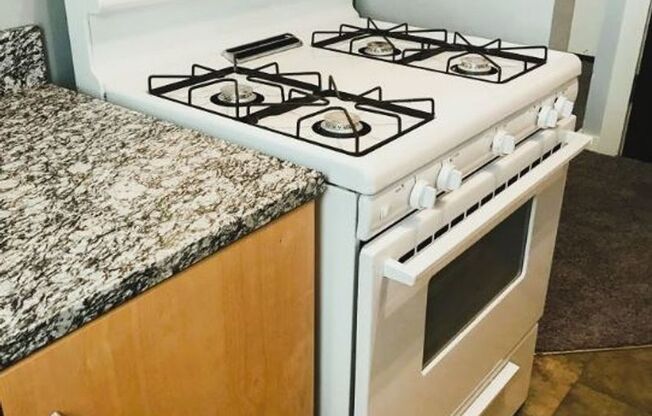 1 bed, 1 bath, 442 sqft, $999, Unit 606-24R