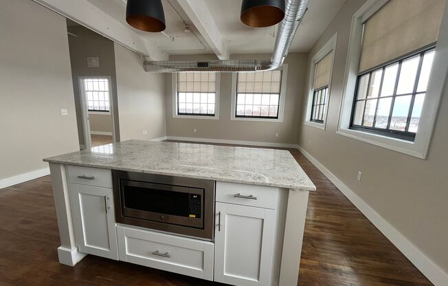 1 bed, 1 bath, 789 sqft, $2,200, Unit UNIT 615