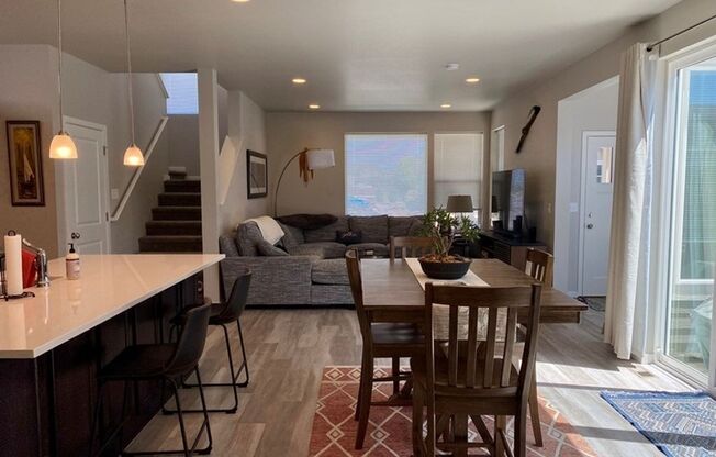 Impressive Newer House In Mosaic