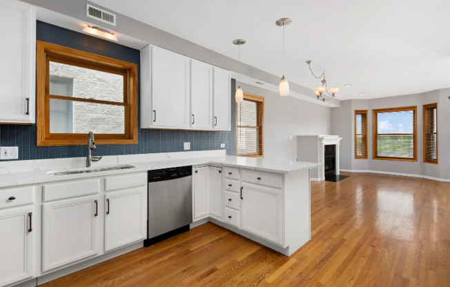 1966 W Diversey Pkwy Apt 2