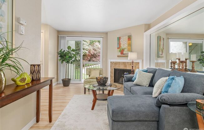 Updated 2 Bedroom Condo in Prime Redmond Location!