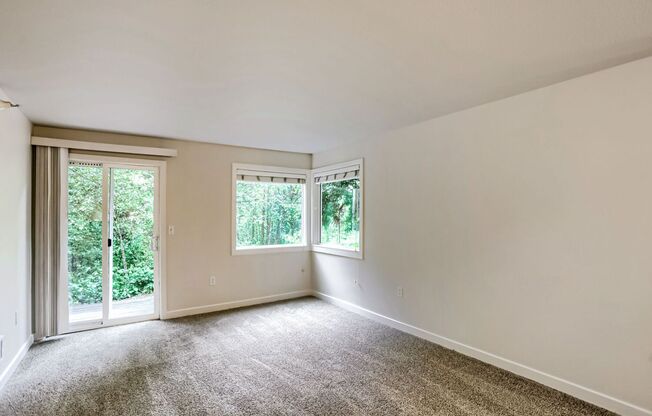 Lovely and Spacious 2 BR/2 Full BA Issaquah Condo. Great Location !