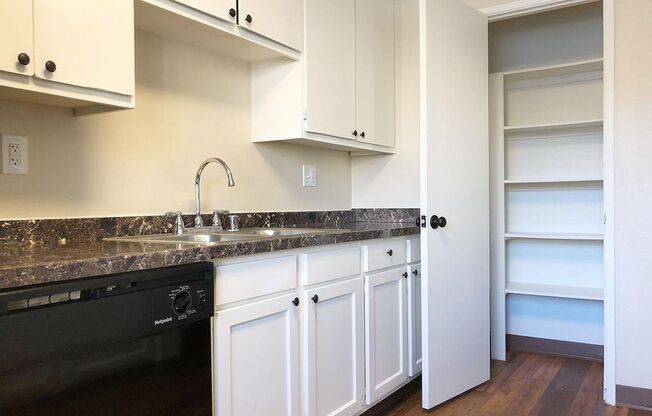 3 beds, 1.5 baths, 1,325 sqft, $2,625, Unit H04