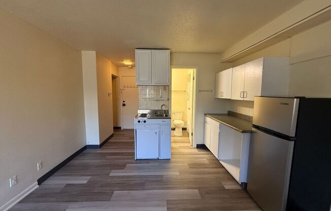 Studio, 1 bath, $725, Unit #138