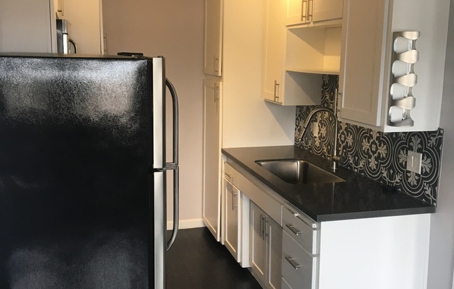 2 beds, 1 bath, $2,395, Unit 4