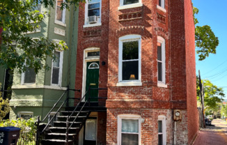 710 7th St NE