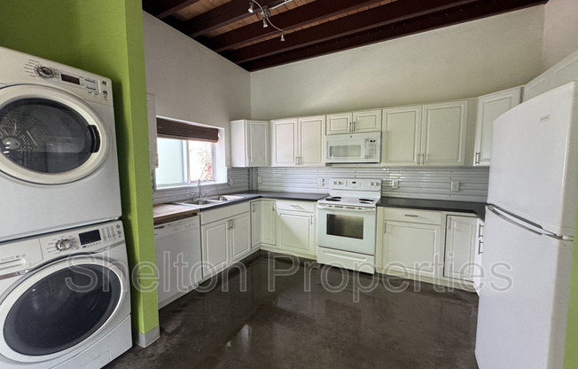 2121 W HAYWARD AVE