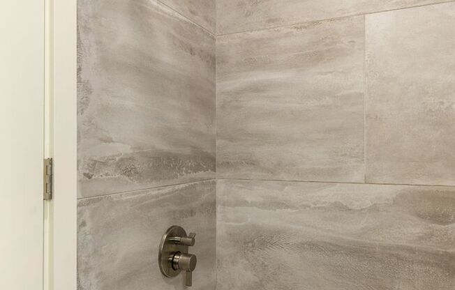 3 beds, 2 baths, 800 sqft, $2,995, Unit 201