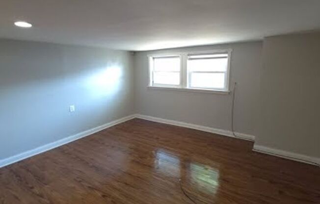 5801 S Sacramento Ave