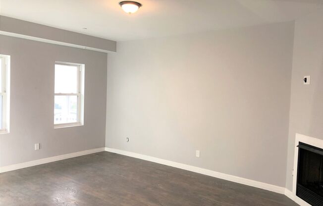 1 bed, 1 bath, 600 sqft, $2,500, Unit 47-49 Walnut St Unit 1F