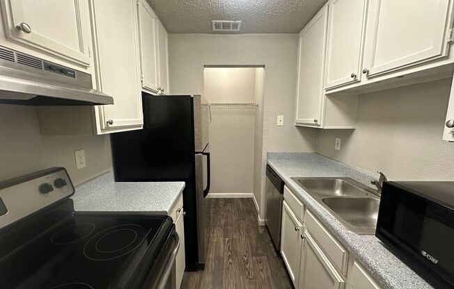 1 bed, 1 bath, $875, Unit UNIT 105