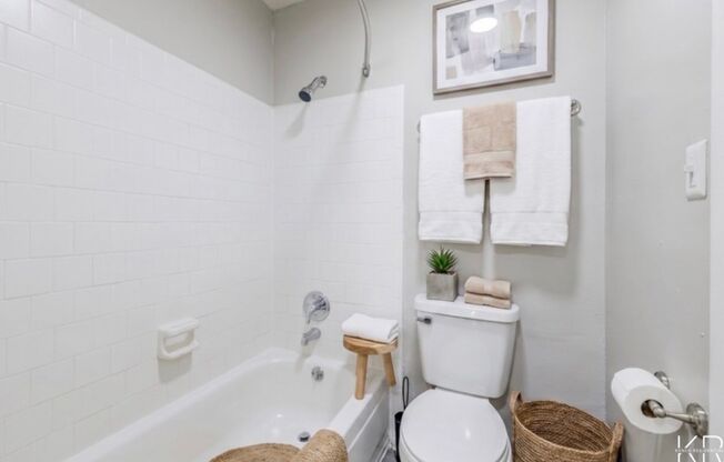 2 beds, 1 bath, 805 sqft, $1,100, Unit S251