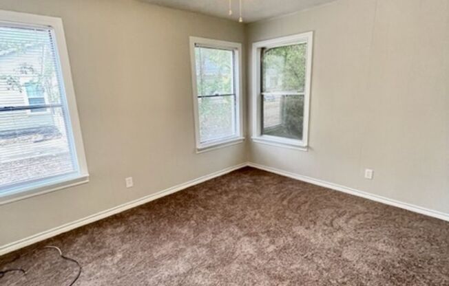 3 beds, 1 bath, $1,550