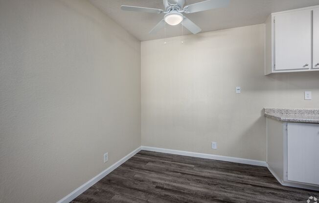 2 beds, 1 bath, 861 sqft, $1,695, Unit 140