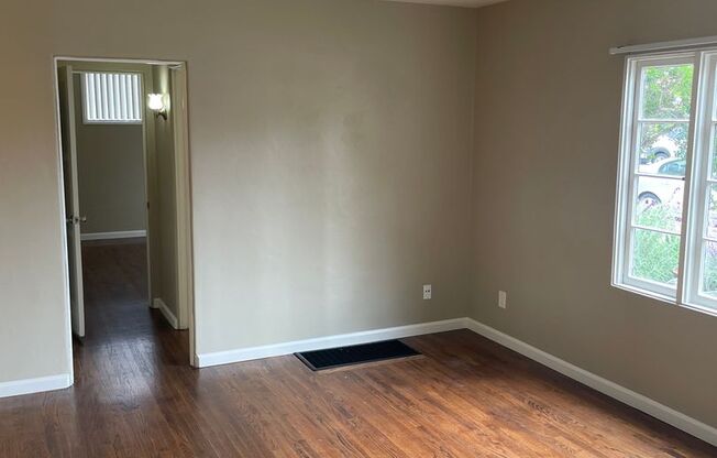 Large 1 Bed/1 Bath Hillcrest