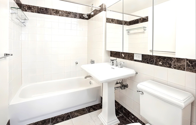 1 bed, 1 bath, 737 sqft, $4,200, Unit 5A