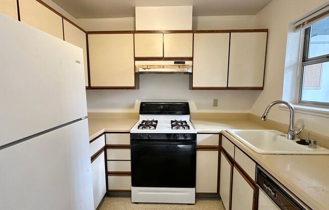 2 beds, 1 bath, $2,425