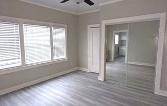832 W FLORENCE AVE