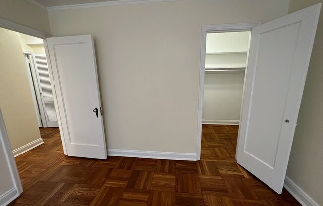 2 beds, 1 bath, 975 sqft, $1,800, Unit Royal York 114