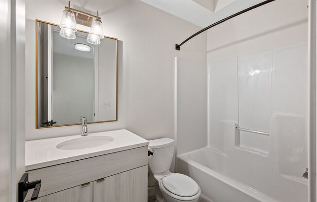 1 bed, 1 bath, 411 sqft, $1,365, Unit L11