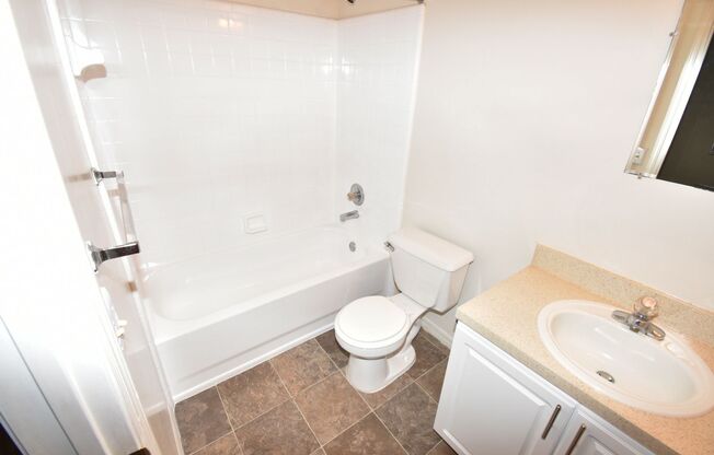 2 beds, 2.5 baths, 1,088 sqft, $1,425, Unit CW1303