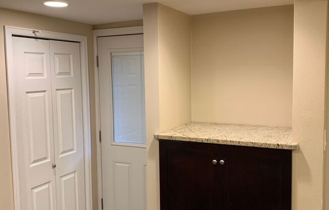 Studio, 1 bath, 300 sqft, $1,150, Unit 8