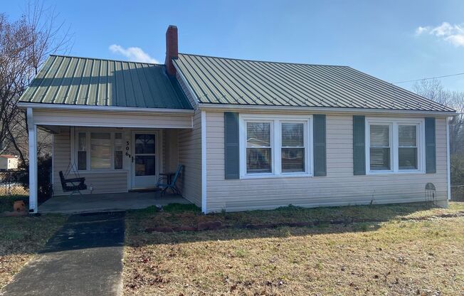 2 Bedroom, 1 Bathroom House in Thomasville!