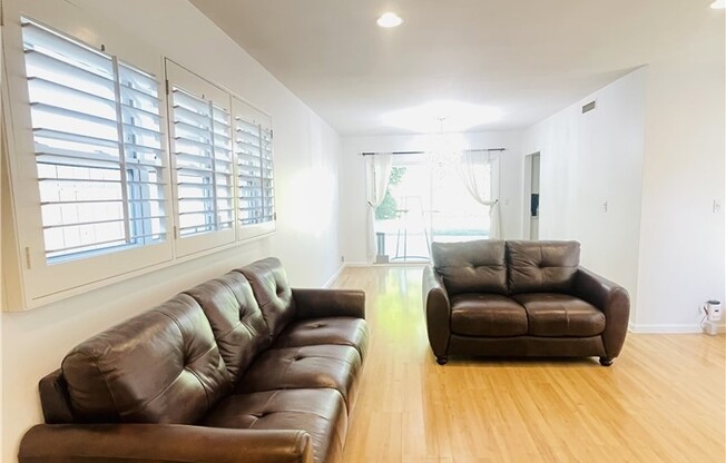 6534 PETIT AVE