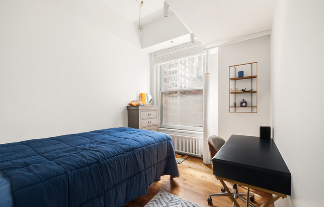 315 W 36 ST