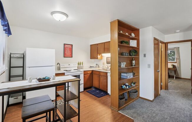 2 beds, 1 bath, 660 sqft, $1,175