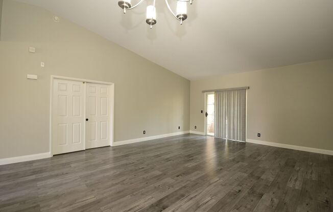 Live In The Heart Of Summerlin 2 Bed 2 Bath Condo!