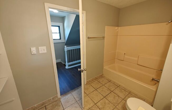 2 beds, 1 bath, $995