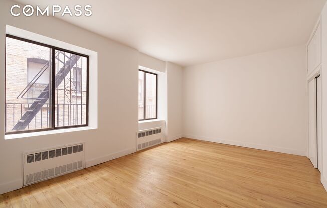310 W 80th St