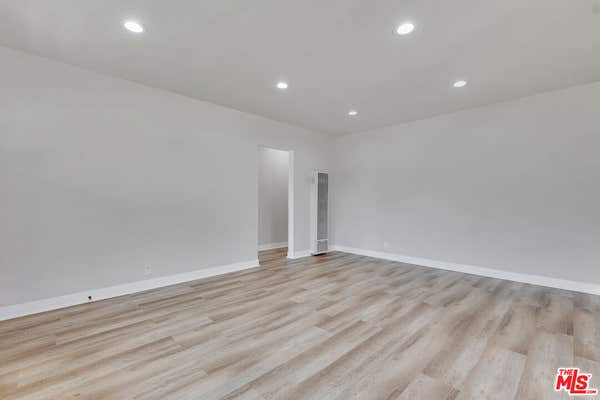 713 W 118 ST