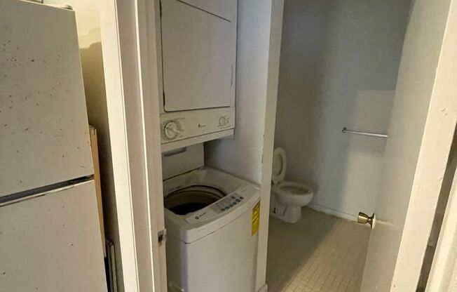 Studio, 1 bath, 600 sqft, $995, Unit 208