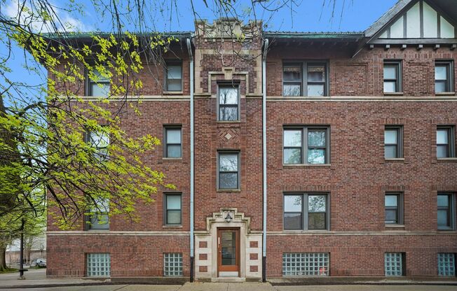 1 bed, 1 bath, 559 sqft, $1,850, Unit 2700-1EE