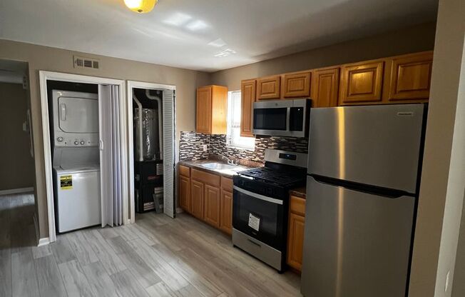 2 beds, 1 bath, 800 sqft, $1,250, Unit 2