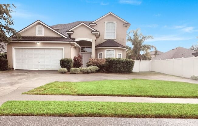 Spacious 4-Bedroom Home in the Heart of Oakleaf Plantation!
