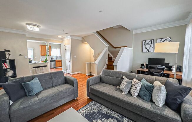 Lovely Tri-Level 3 Bedroom 2 Bathroom And 2 Half Bathrooms In Sought After Townes At Cameron Parke