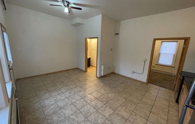 1 bed, 1 bath, 410 sqft, $895, Unit 15