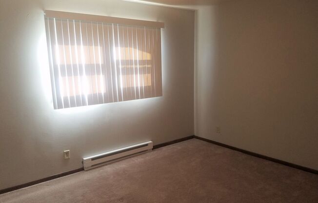 1 bed, 1 bath, 742 sqft, $715, Unit Apt 9