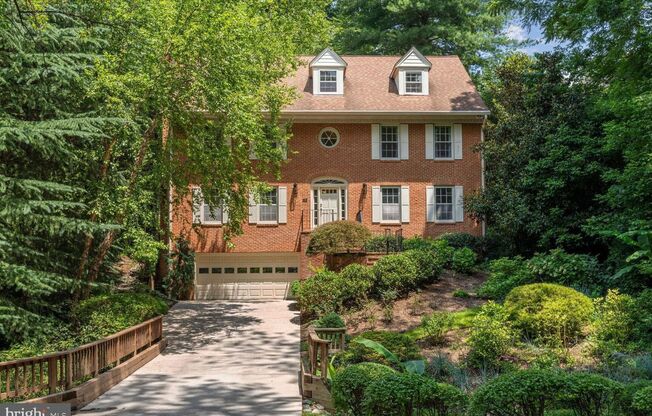 5 Bed 4.5 Bath - Bethesda len Echo Heights Colonial - 2 Car Garage